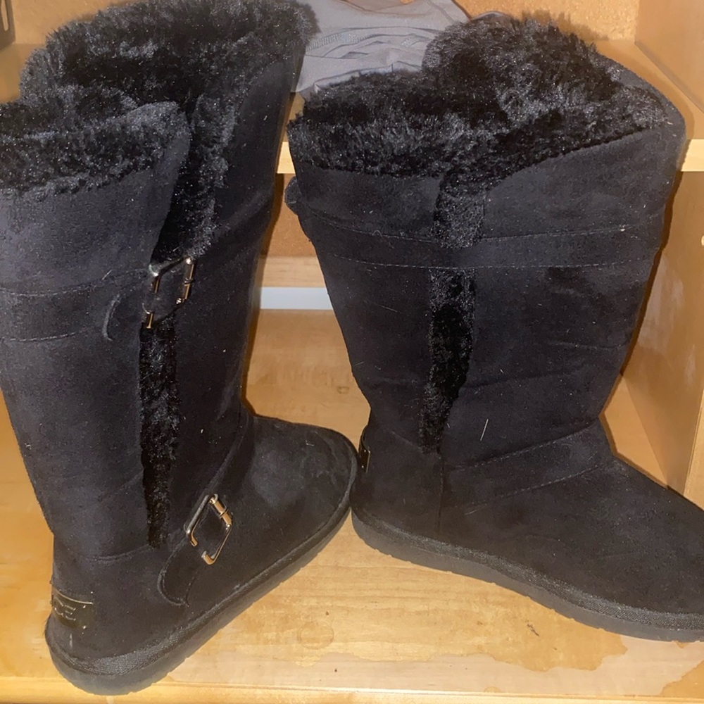 SIZE 6 ICE FUZZY BOOTS